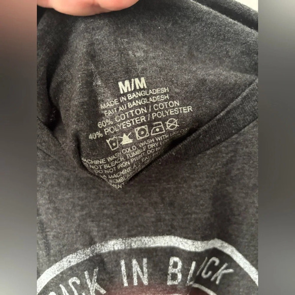 Unbranded | AC/DC Back in Black Graphic T-Shirt | Size M - Picture 4 of 5